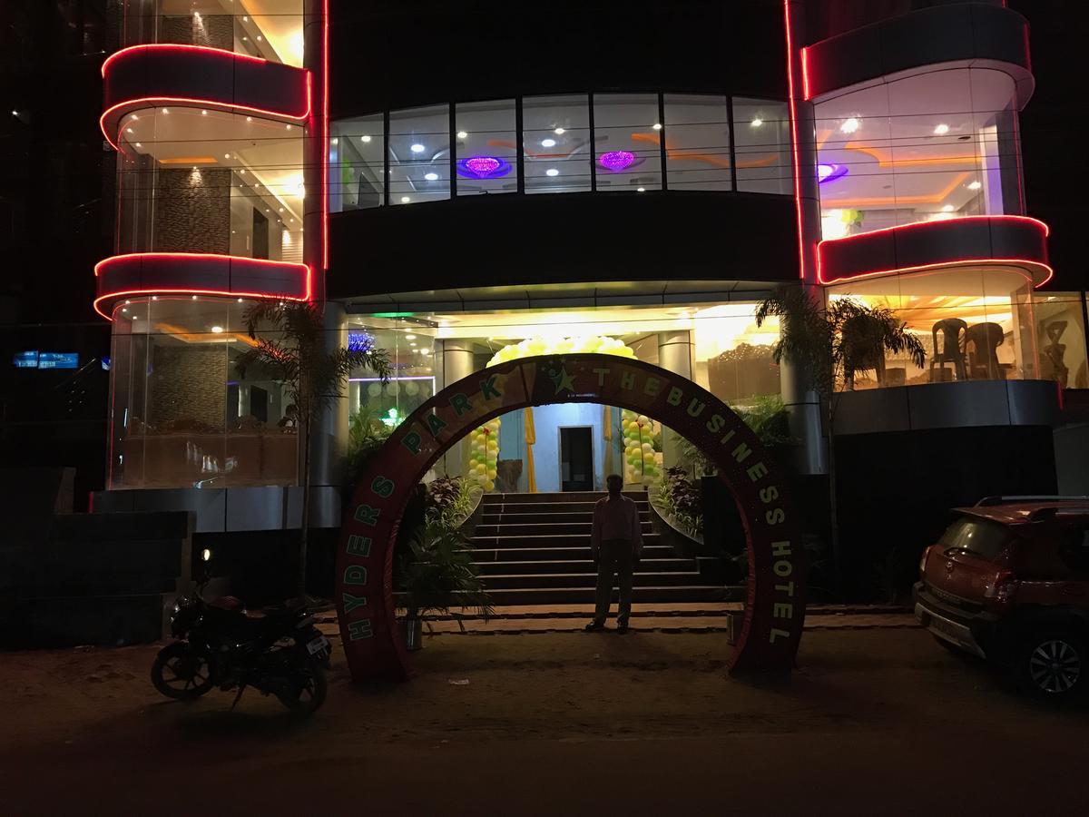 Hyders Park The Business Hotel Thanjavur Bagian luar foto