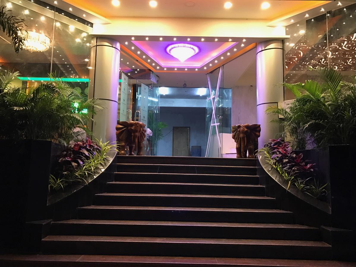 Hyders Park The Business Hotel Thanjavur Bagian luar foto
