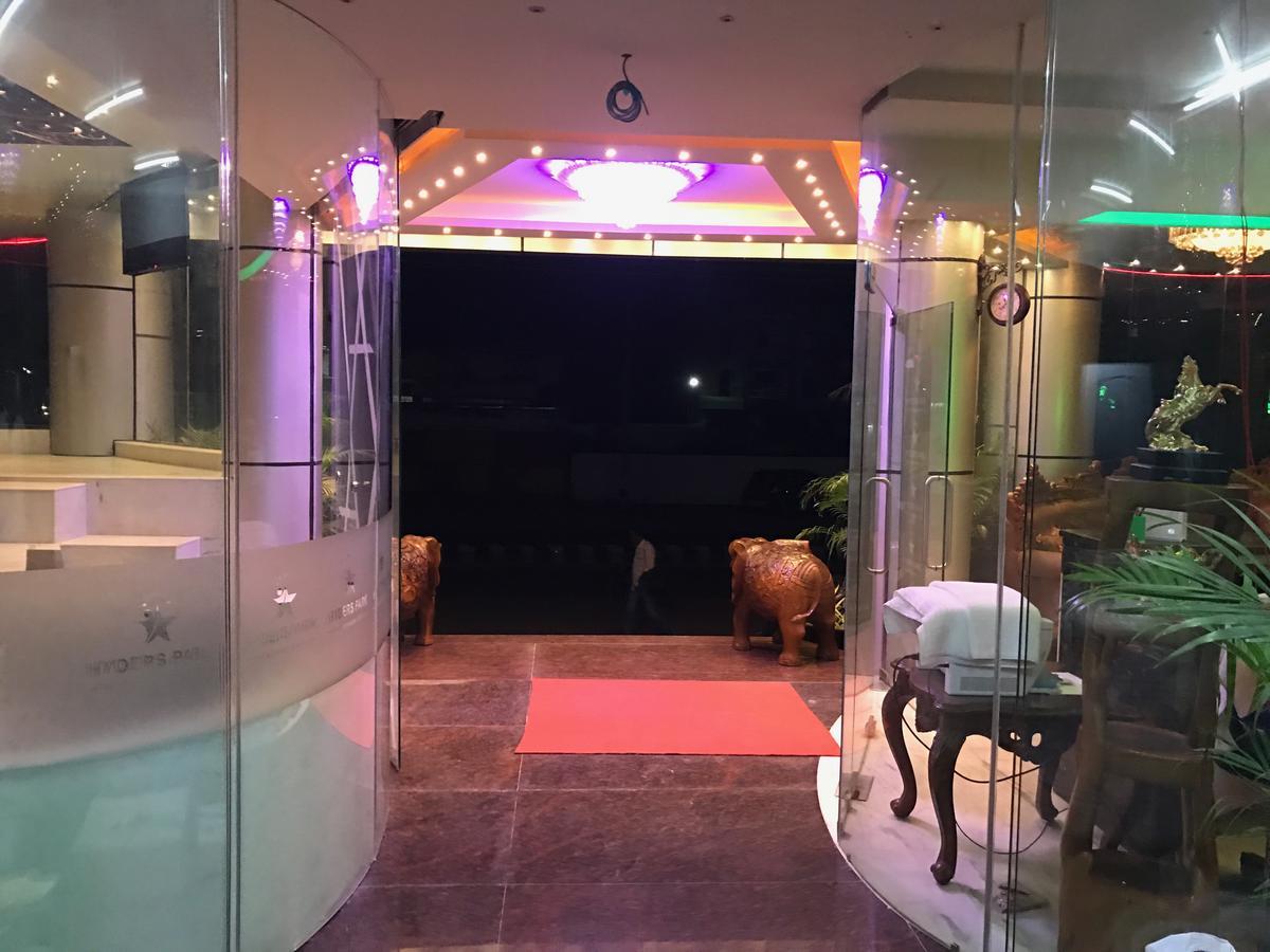 Hyders Park The Business Hotel Thanjavur Bagian luar foto
