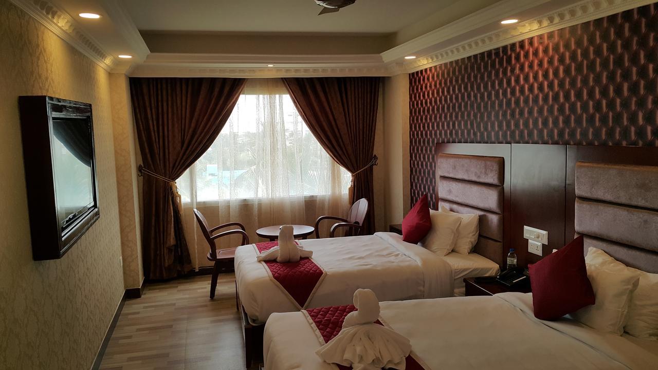Hyders Park The Business Hotel Thanjavur Bagian luar foto