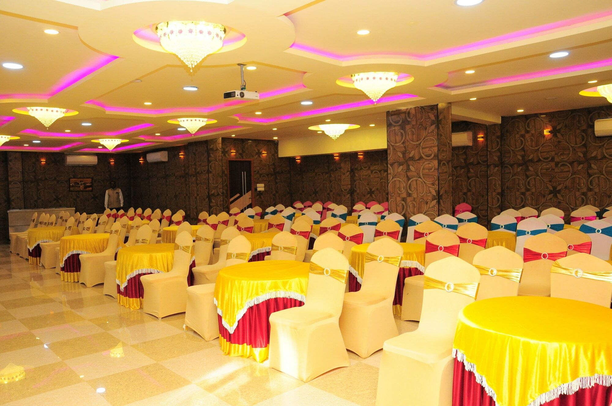 Hyders Park The Business Hotel Thanjavur Bagian luar foto